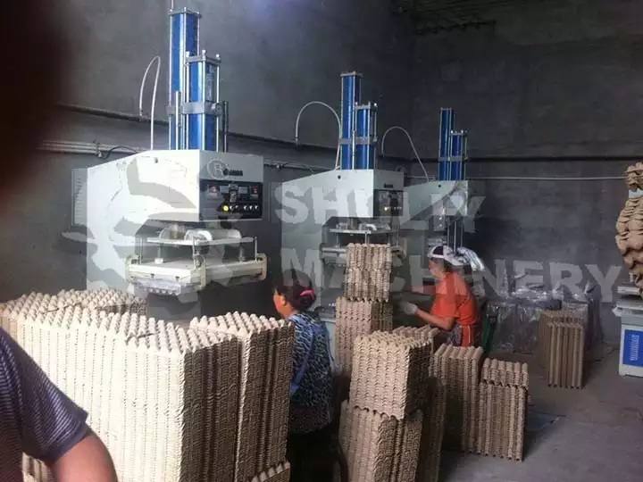 Working scene of the hot pressing machine