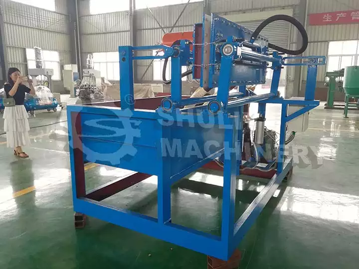 Paper egg tray molding machine