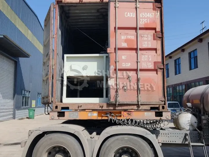 Ship paper molding machine