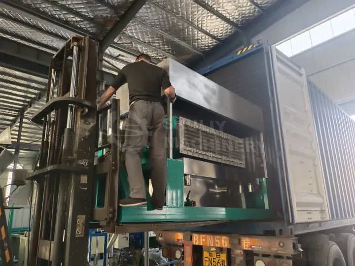 Entrega bem sucedida de máquina de bandeja de ovos e secador de metal para o Senegal 1 Entrega de máquina de bandeja para ovos