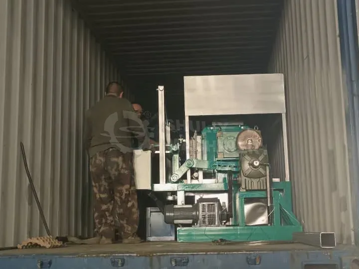 Entrega bem-sucedida de máquina de bandeja para ovos e secador de metal para o Senegal 4 Máquina de bandeja de papel pronta para envio