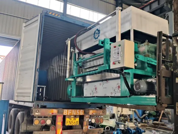 Entrega bem sucedida de máquina de bandeja de ovos e secador de metal para o Senegal 3 Envie a máquina de bandeja de ovos para o contêiner