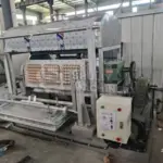 Machine pour la fabrication d'un plateau d'oeufs