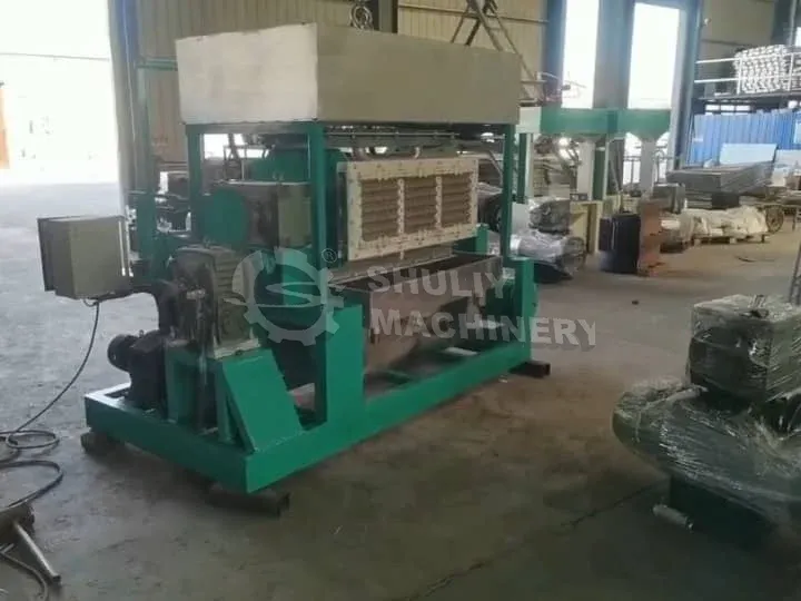machine automatique pour plateaux à œufs en papier