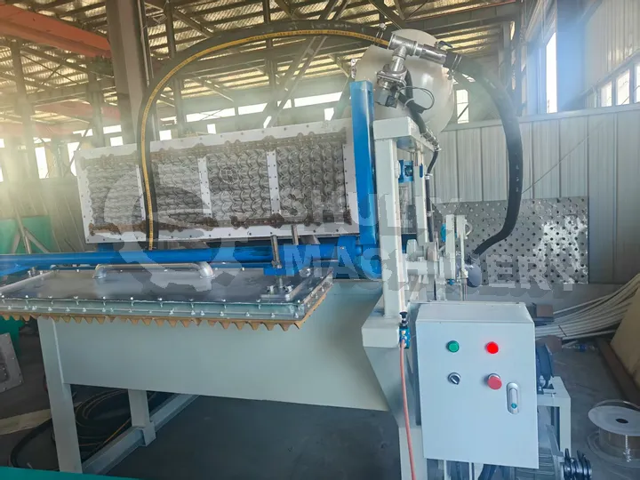 Paper pulp moulding machine
